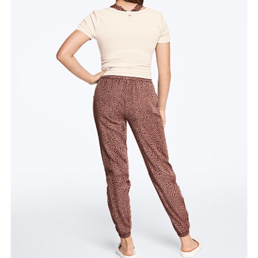 VS PINK Lightweight Jogger - Picture 2 of 7